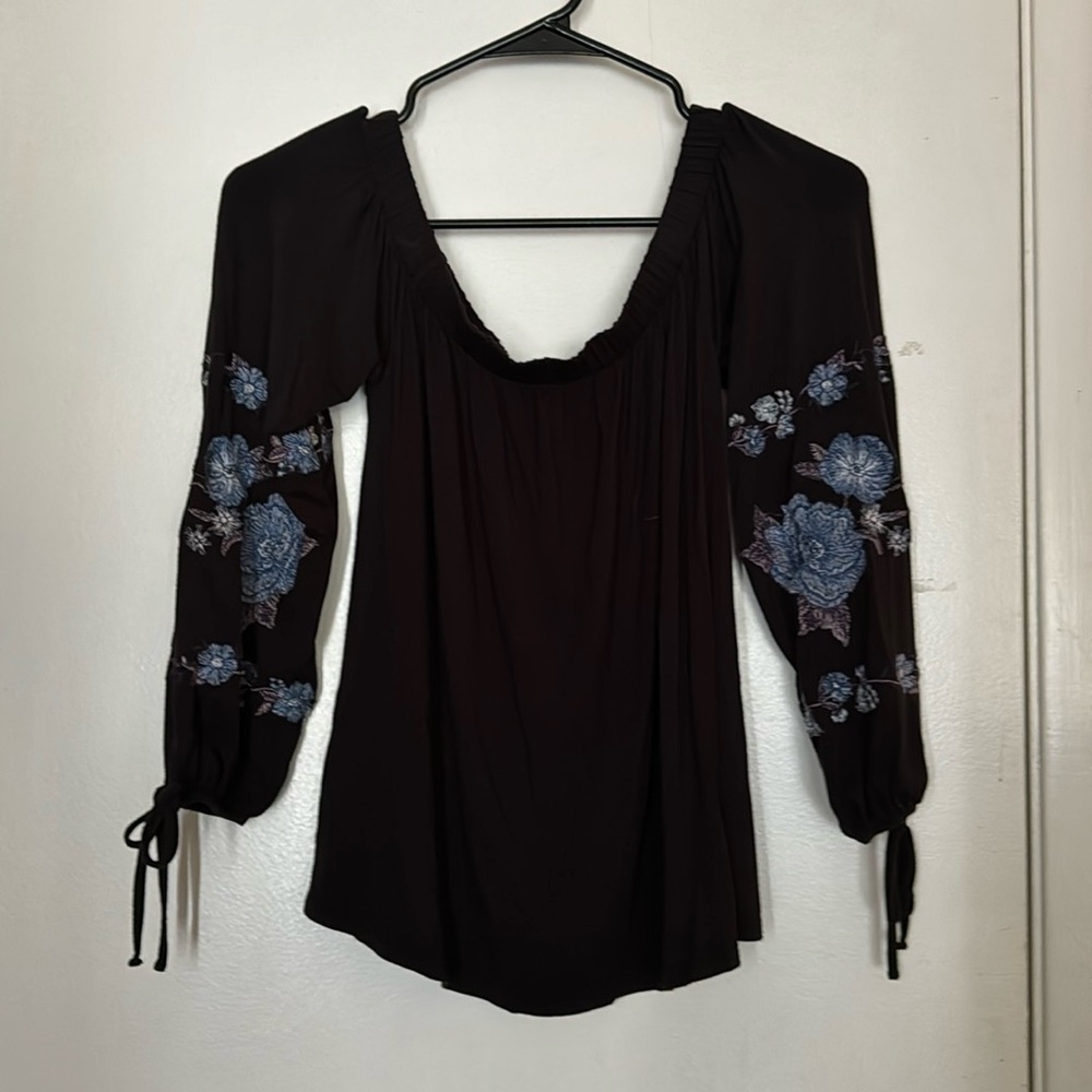 American Eagle Floral Embroidered Off The Shoulder Top